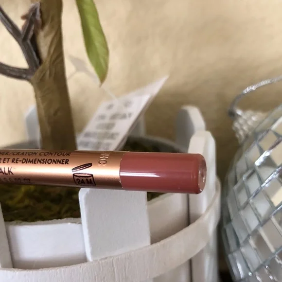 Charlotte Tilbury Lip Cheat in Pillow Talk - Picture 4 of 4